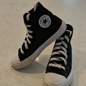 Black unisex Chuck Taylors converse big kid size 2